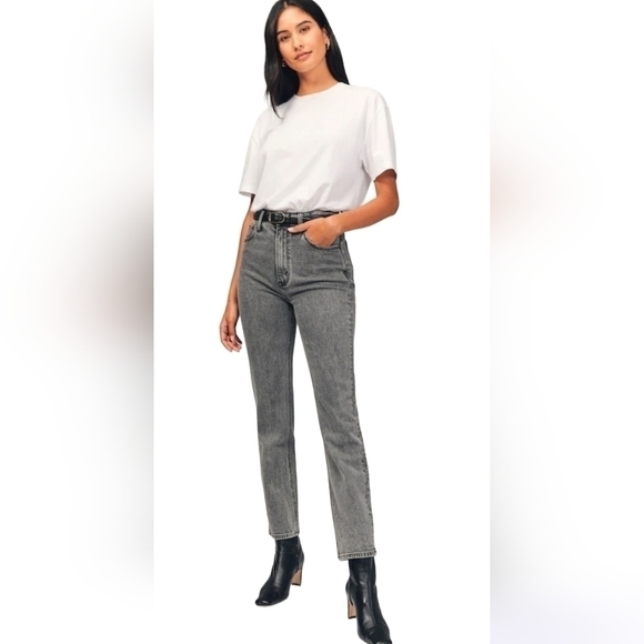 Abercrombie & Fitch Ultra High Rise Ankle Straight Jean - Picture 1 of 10